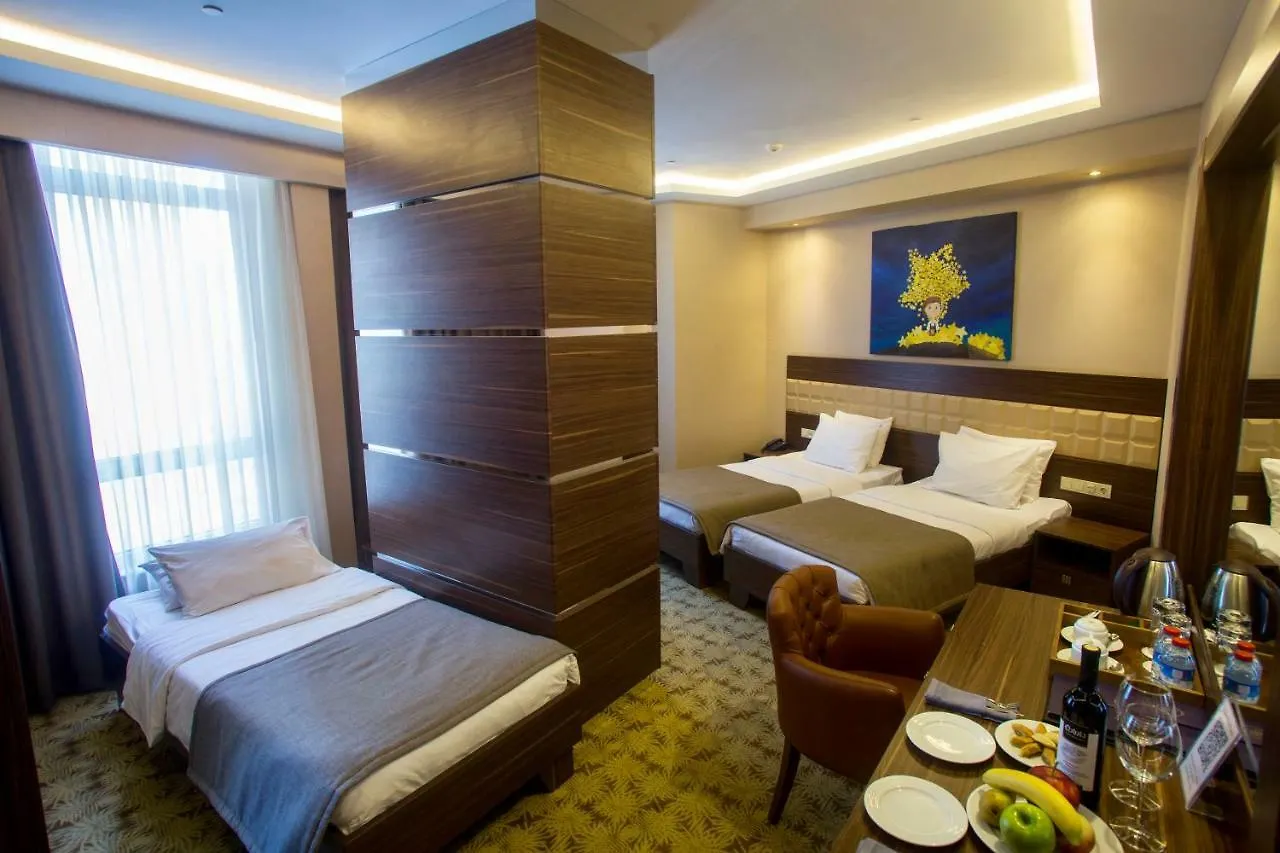Renaissance Palace Baku 3*,