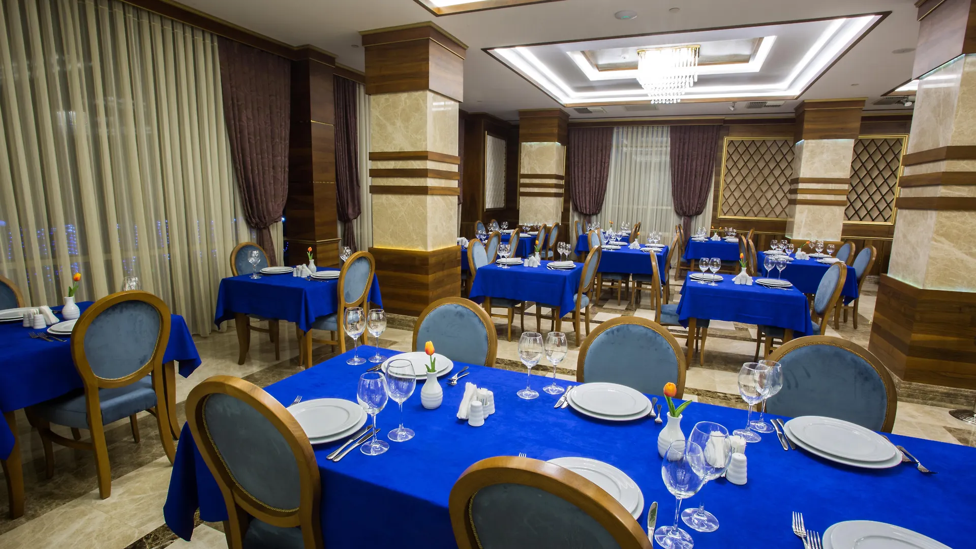 Otel Renaissance Palace Bakü