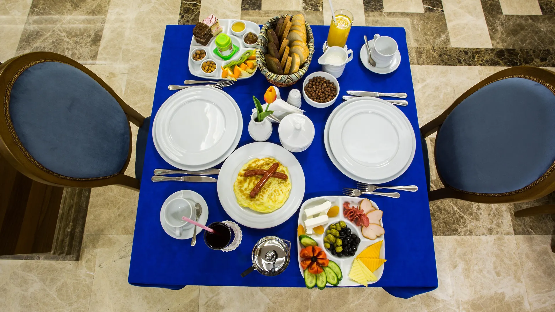 **** Otel Renaissance Palace Bakü Azerbaycan