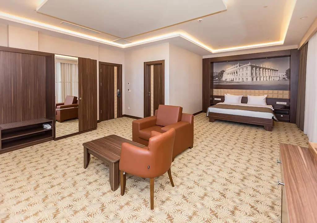 Renaissance Palace Bakü 4*,