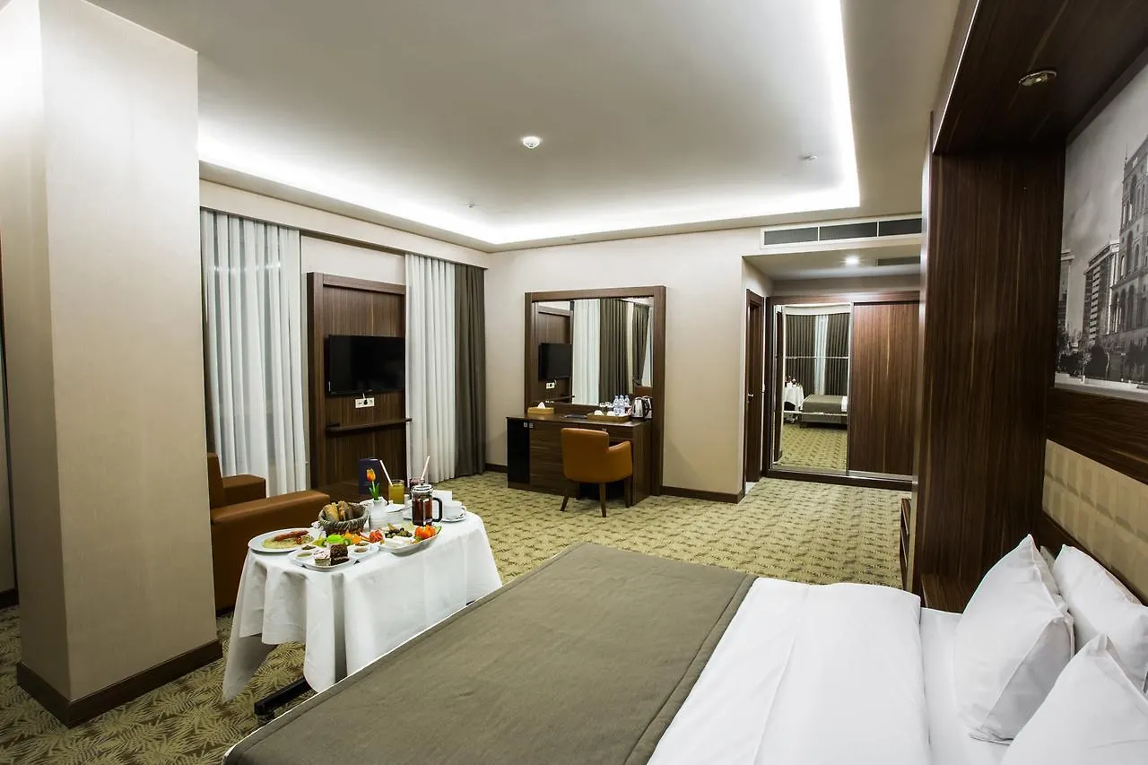 Renaissance Palace Bakü 4*,  Azerbaycan