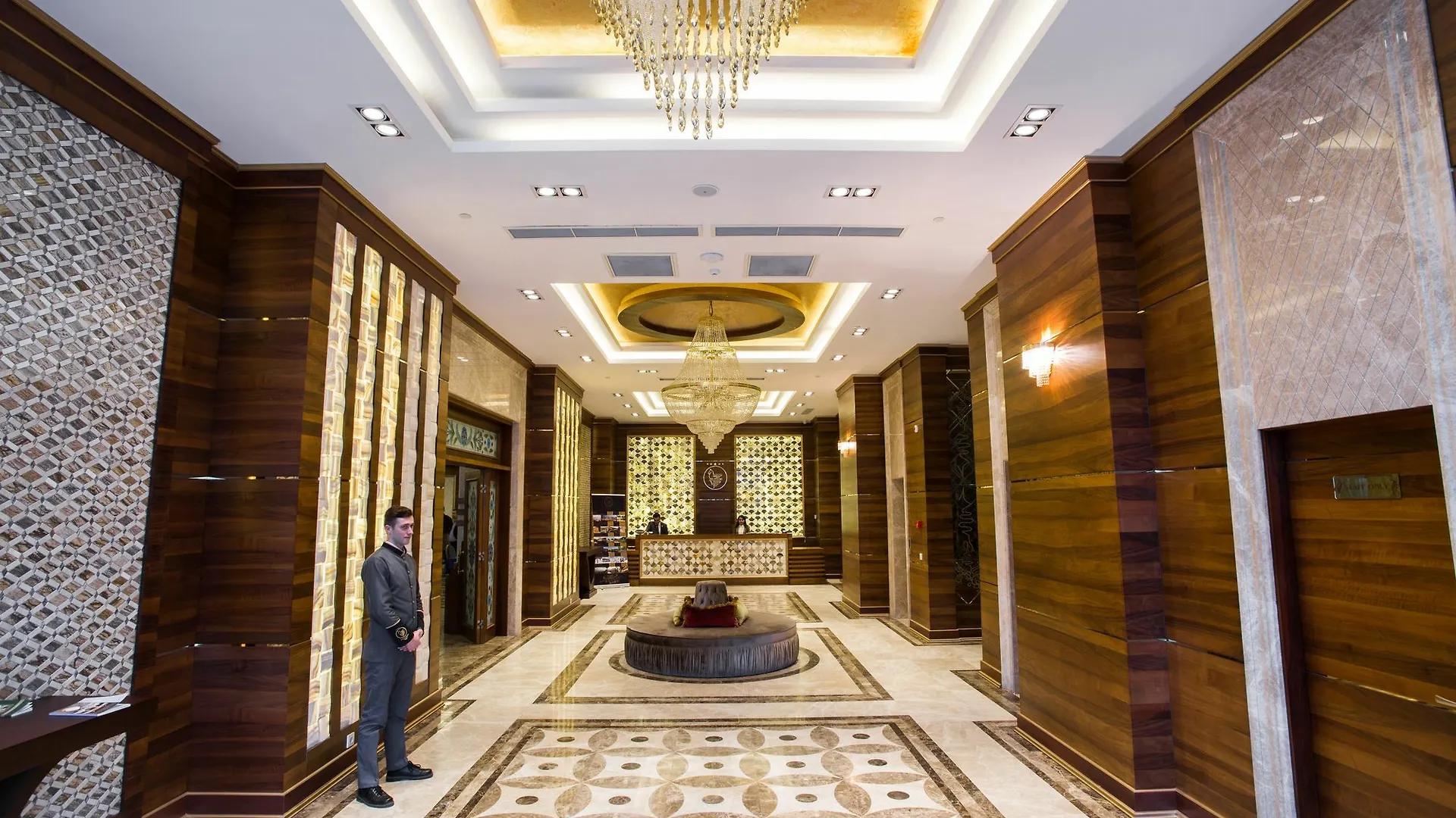 **** Otel Renaissance Palace Bakü Azerbaycan