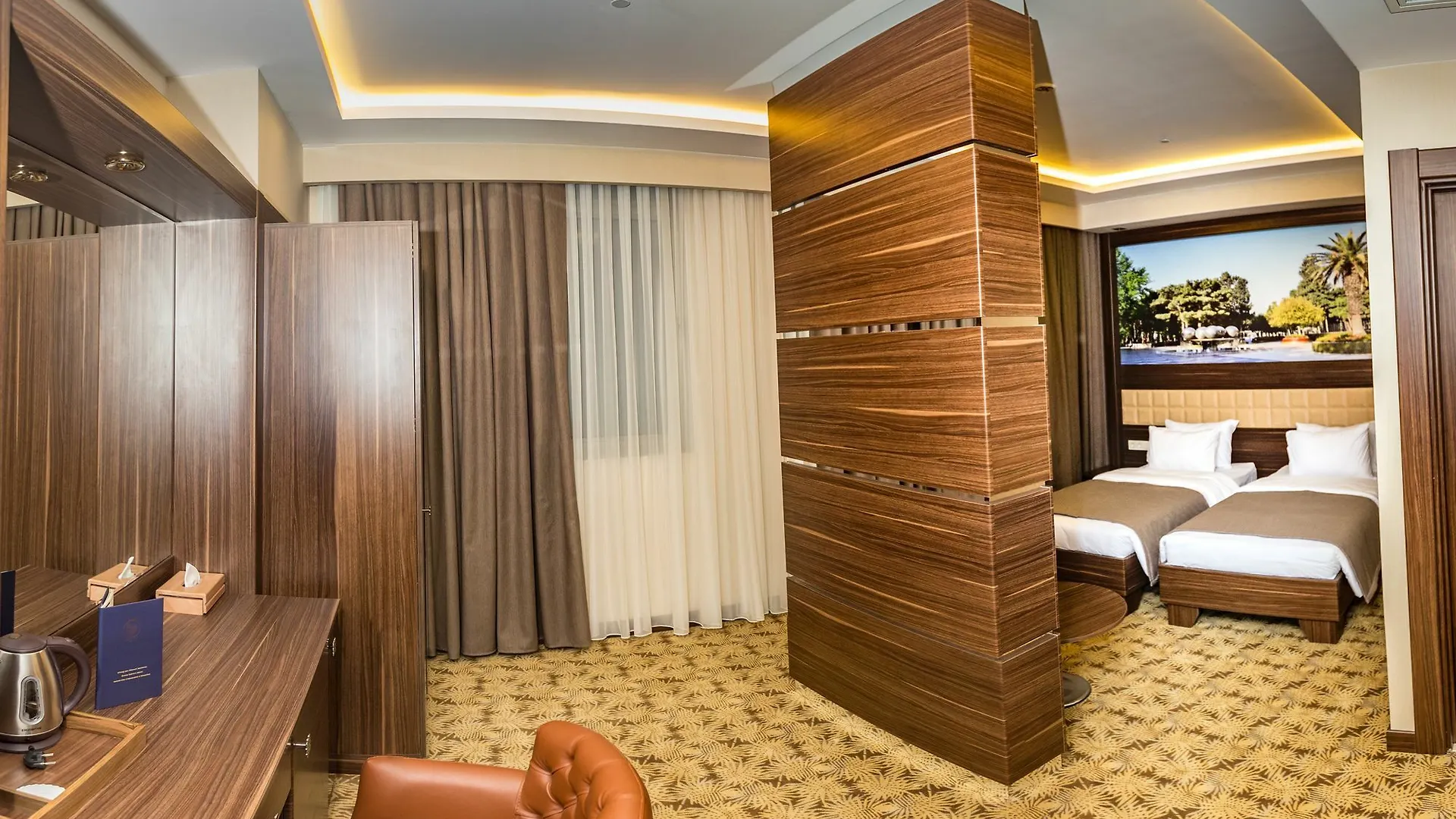 Renaissance Palace Baku 4*,