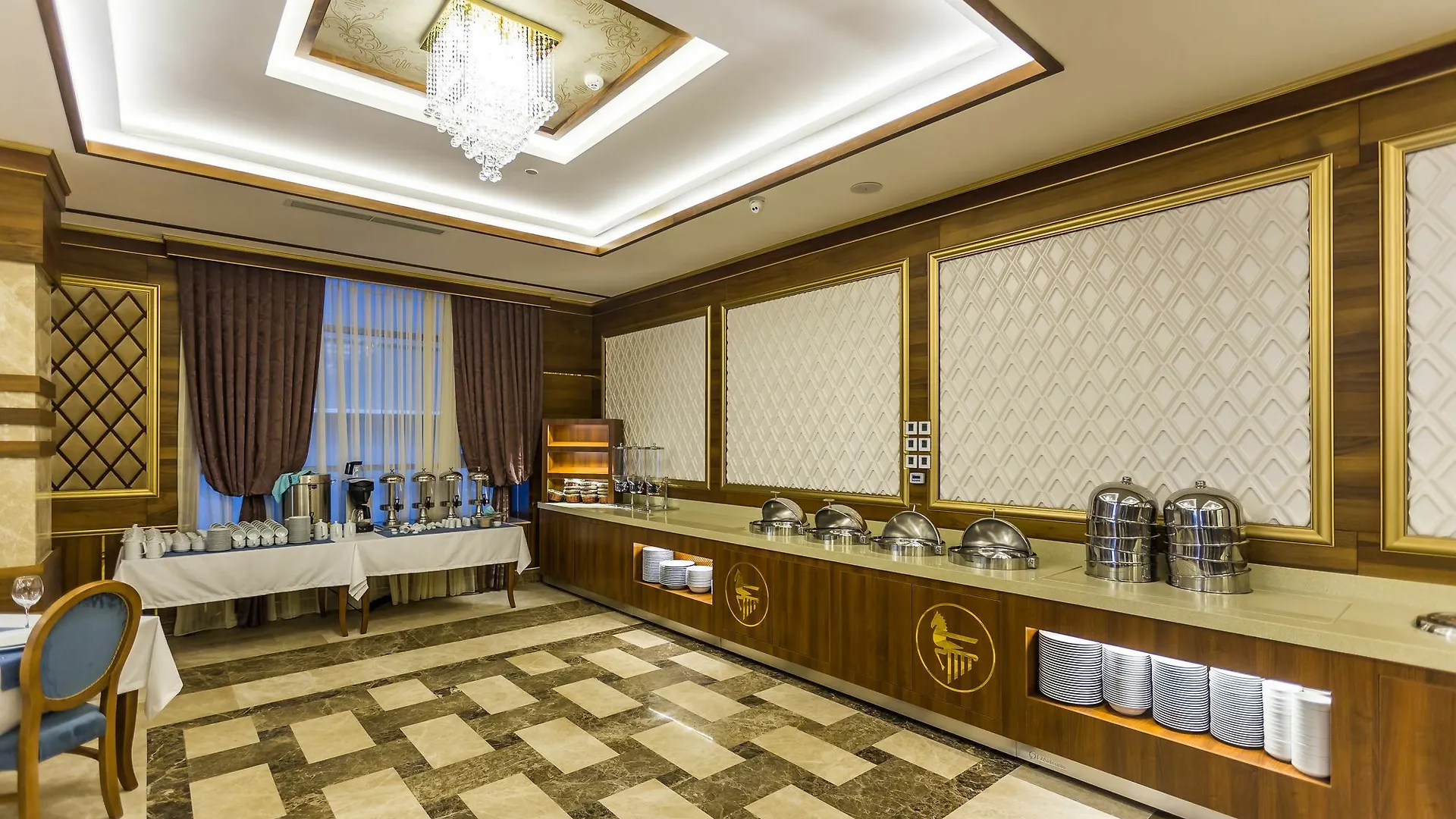 Renaissance Palace Bakü 4*,