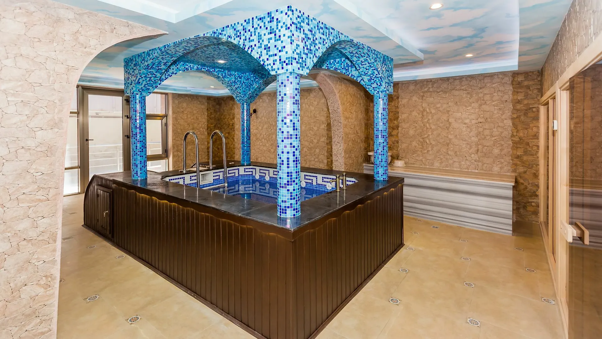 Renaissance Palace Bakü